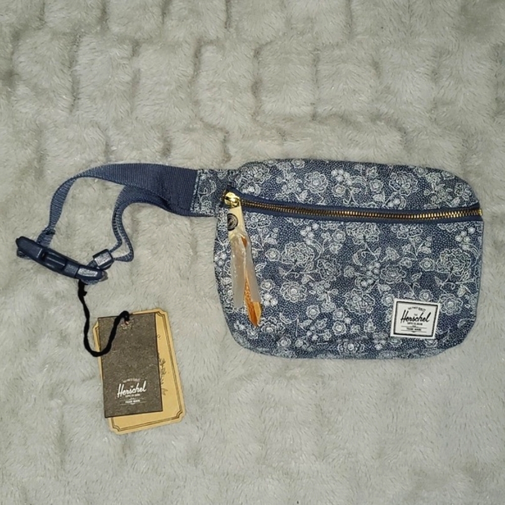 NWT Herschel Supply Co. The Fifteen Hip Sack
